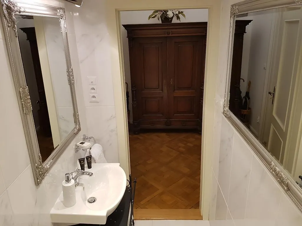 Charles Apartment Prague 0*,